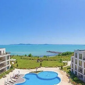 https://rooms-in-diamond-beach.burgashotels.net